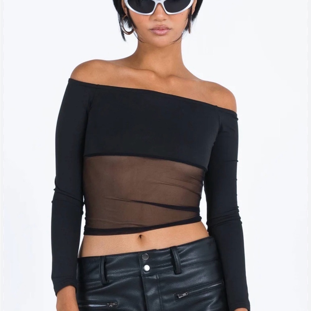 Princess Polly Keeley off the shoulder top size 4